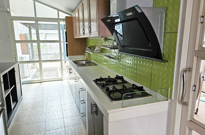 House with Shared Pool in Lat Phrao 